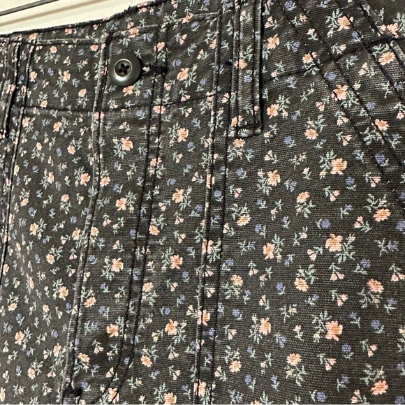 NWOT American Eagle Black Pink Ditsy Mini Floral Print Utility Stretch  Pants - Picture 6 of 8